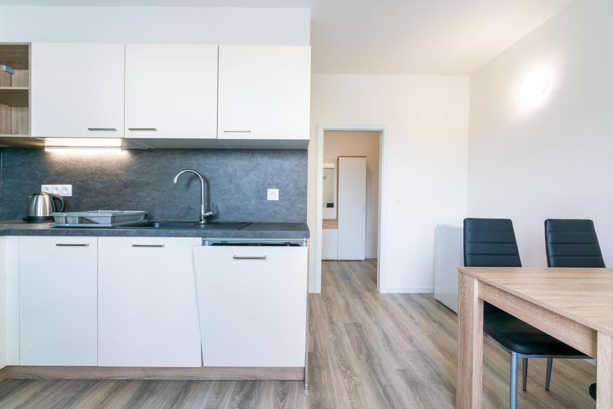 Apartmany Zlatovska Trenčín Eksteriør bilde